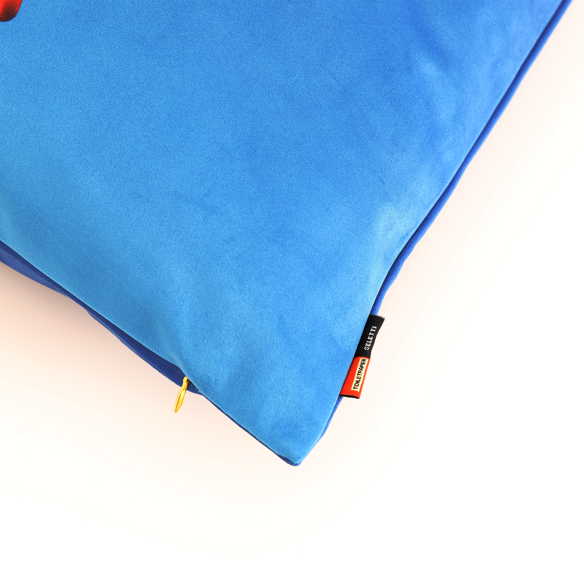 TOILETPAPER PETS CUSHION - DOG CALL CENTER