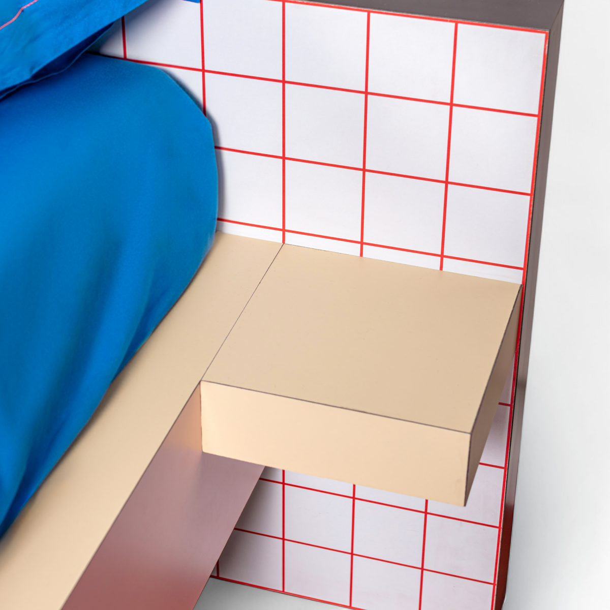 SUPERBED RED GRID